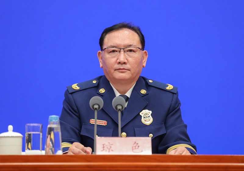 帅哥的逼插入美女的逼中应急部党组成员、消防救援局局长琼色出席新闻发布会